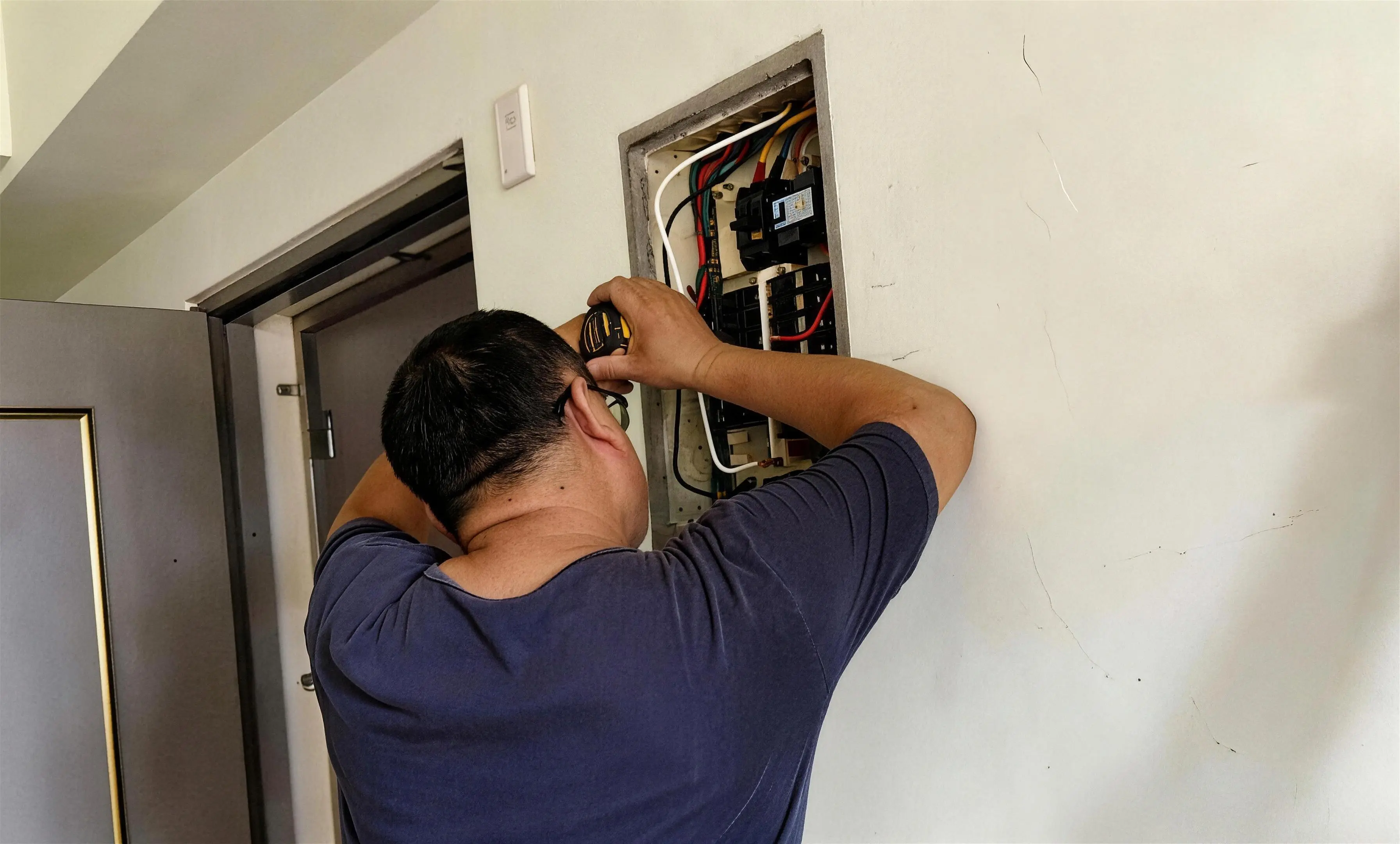 台中水電維修 師傅到府檢修配電箱